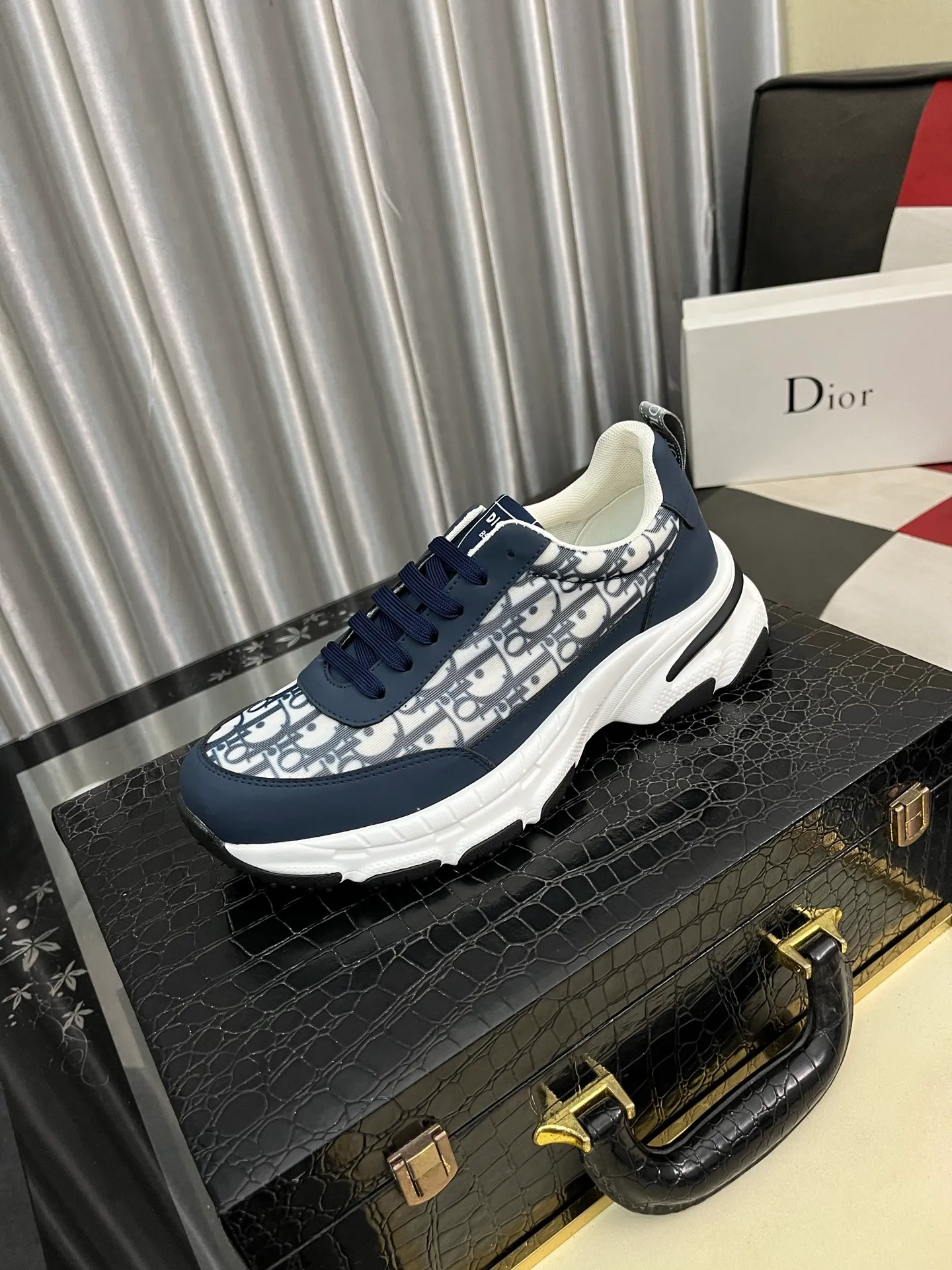 Men's men's shoes 💰458⌚️⌚️[Dior] 25ss new product B01 moral training shoes. The toe size design is a bit wider. The upper foot comfort is perfect. The threads are beautiful. Perfectly adaptable to trousers. Decorated with various classic details. Ideal for daily styling. Can be matched with various casual items to create exquisite looks. Fabric: top layer cowhide/lining sheepskin TPU original outsole Code number: 38-442️⃣Colors available